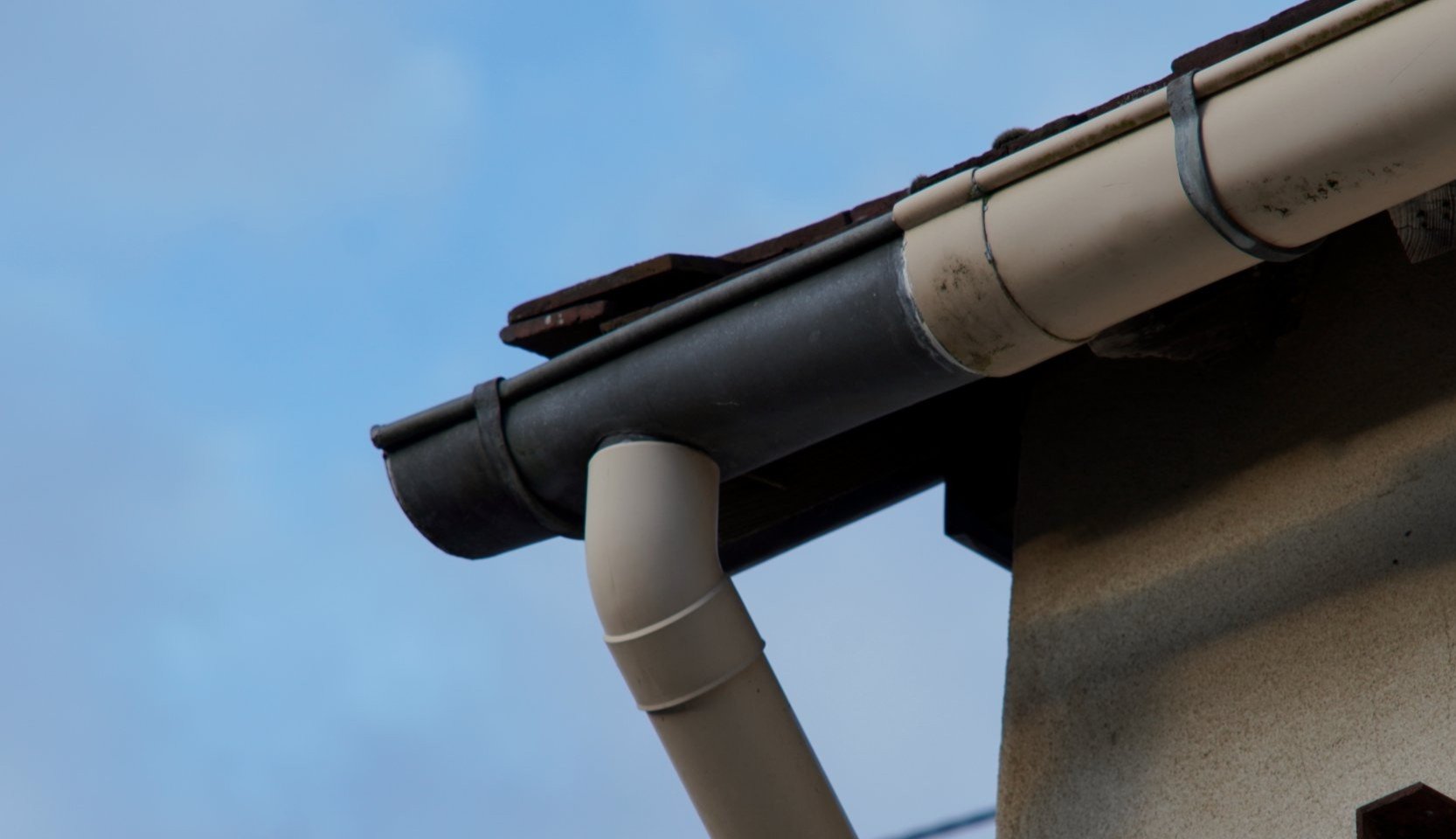 Nettoyage et réparation de gouttière