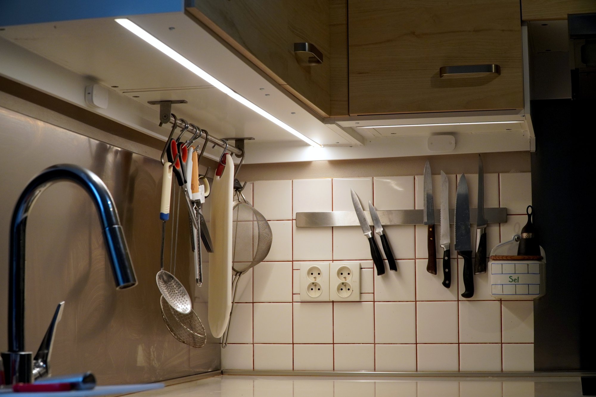 Installation d'éclairage sous meubles