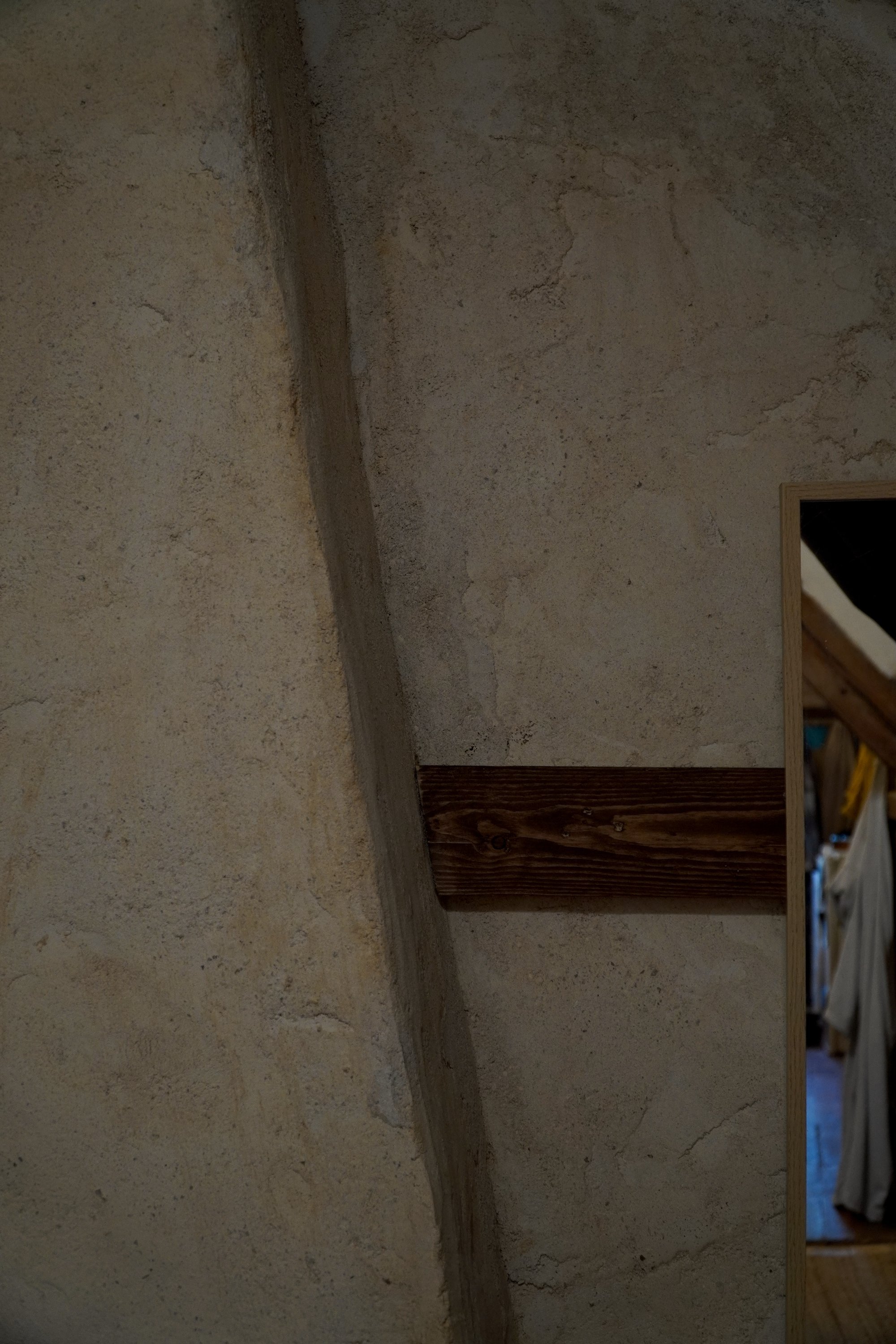 Rebouchage de fissures sur murs intérieurs